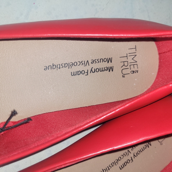 Time and Tru Red Ballet Flats Memory Foam Round Toe Slip On NWT - Picture 3 of 6